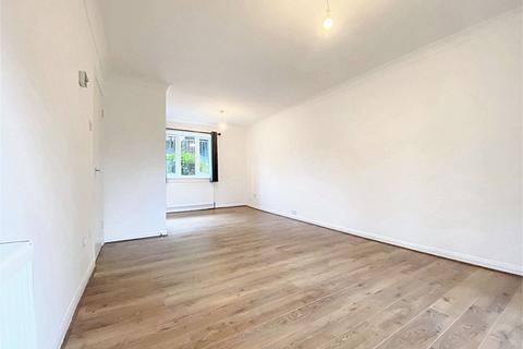 2 bedroom flat for sale, Pages Lane, Uxbridge, UB8