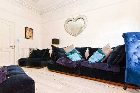 Flat 1, 21 Robin Hood Lane, Sutton, SM1 2SF