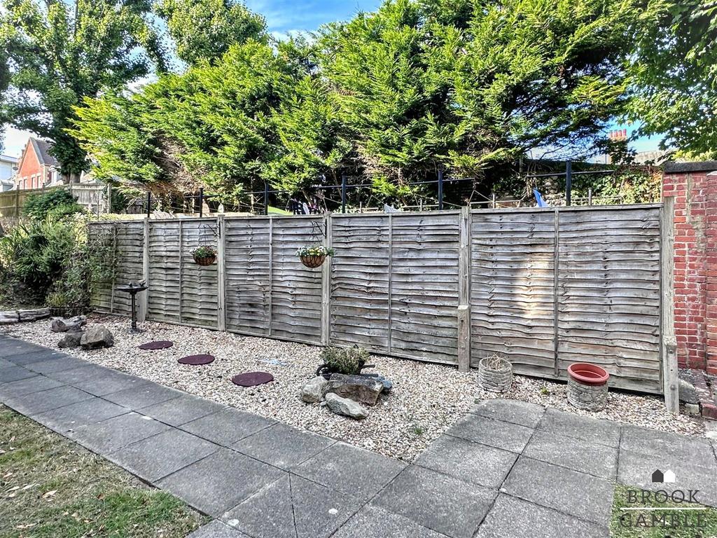 01323 438506