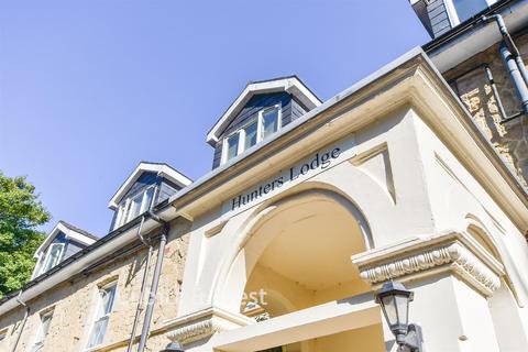 2 bedroom flat for sale, Nutfield Road, Redhill, Surrey