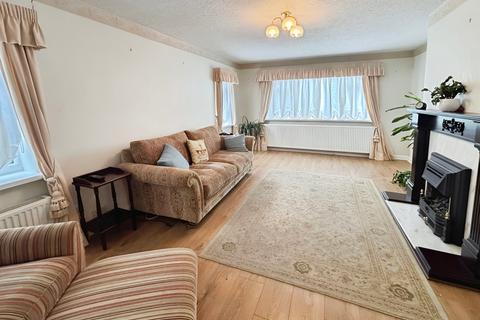 2 bedroom detached house for sale, Queens Crescent, Ossett, WF5