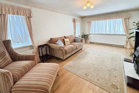2 bedroom detached house for sale, Queens Crescent, Ossett, WF5
