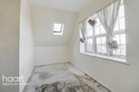 3 bedroom flat for sale, Hamlet Court Road, WESTCLIFF-ON-SEA