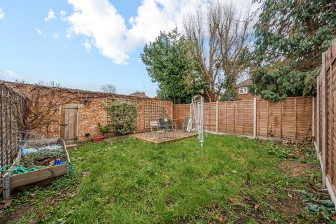 2 bedroom maisonette for sale, Royston Road, Byfleet KT14