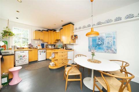 4 bedroom terraced house for sale, Sudbourne Road, London SW2