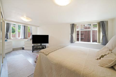 9 Foxearth Spur, South Croydon, CR2 8EP