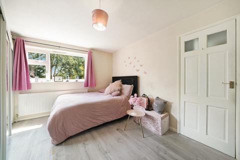 9 Foxearth Spur, South Croydon, CR2 8EP