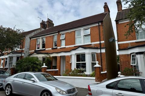 62 Malvern Road, Gillingham, ME7 4BB