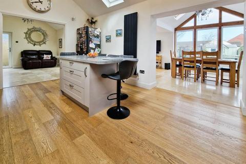 5 bedroom detached bungalow for sale, Quietways, Stonehouse