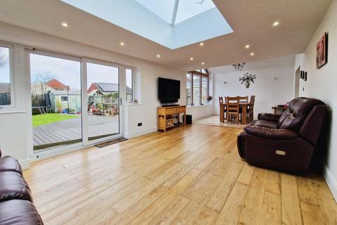 5 bedroom detached bungalow for sale, Quietways, Stonehouse