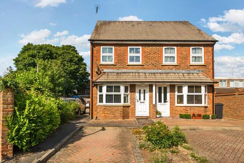 undefined, Staines Square, Bedfordshire LU6