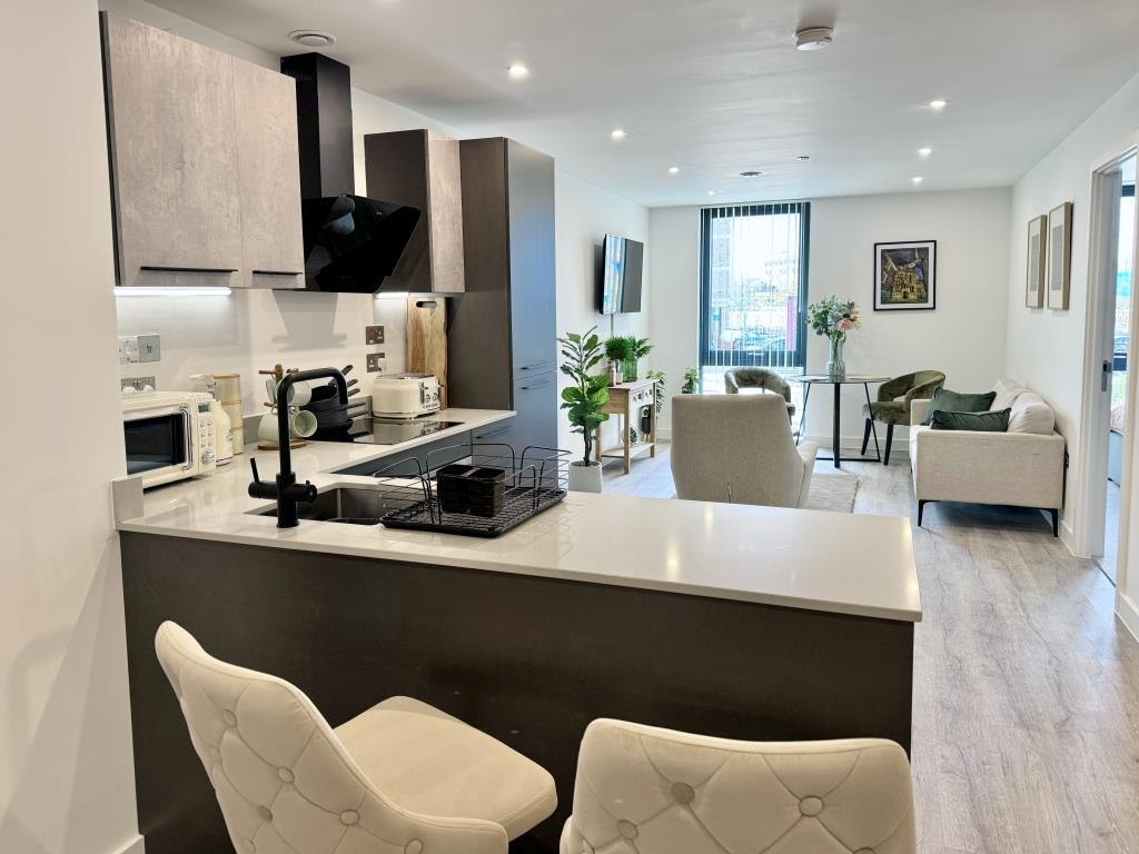 Kitchen 2.jpg