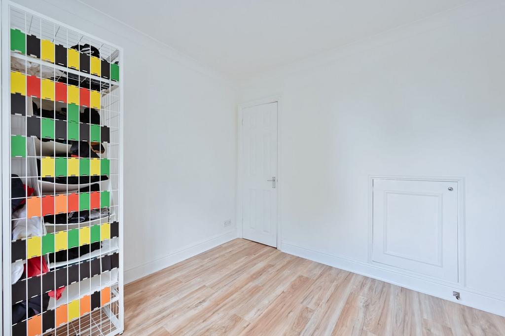 Walk-in wardrobe