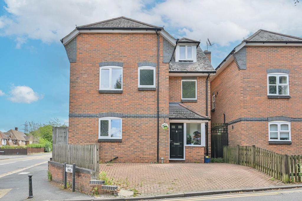 Detached house exterior, driveway