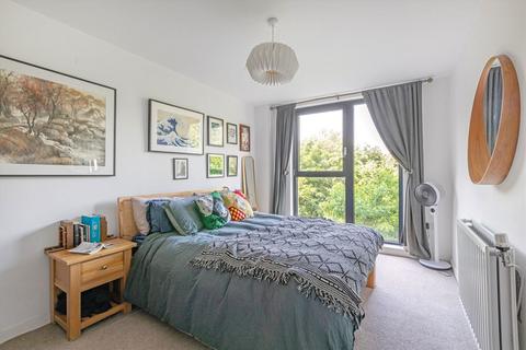 3 bedroom flat for sale, Gibbs Lane, London E2