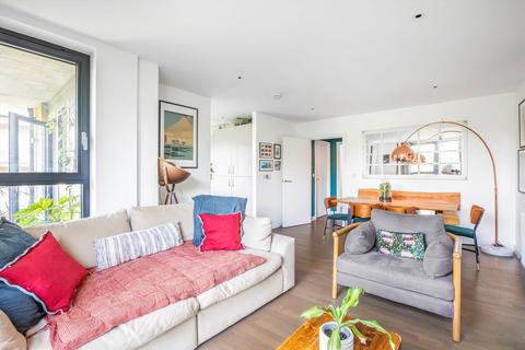 3 bedroom flat for sale, Gibbs Lane, London E2