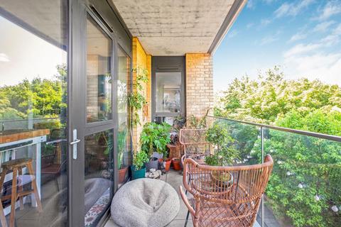 3 bedroom flat for sale, Gibbs Lane, London E2