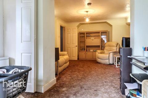 1 bedroom maisonette for sale, Gander Green Lane, Sutton