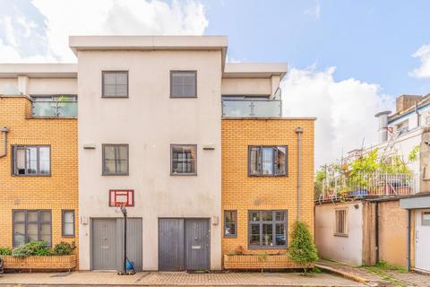 21 Paddock Gardens, London, SE19 3SB
