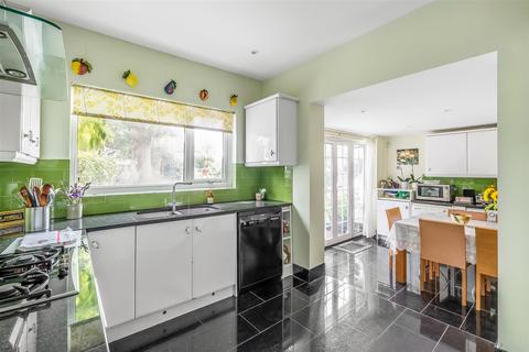 10 Cray Avenue, Ashtead, KT21 1QX
