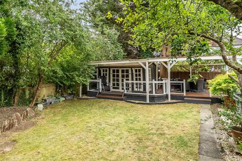 10 Cray Avenue, Ashtead, KT21 1QX