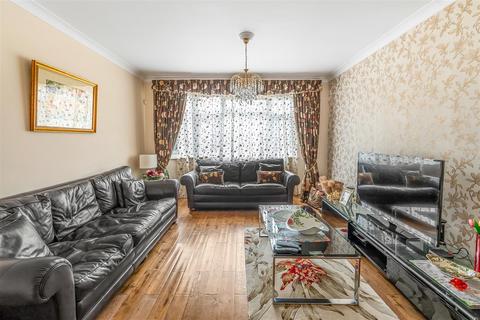 10 Cray Avenue, Ashtead, KT21 1QX