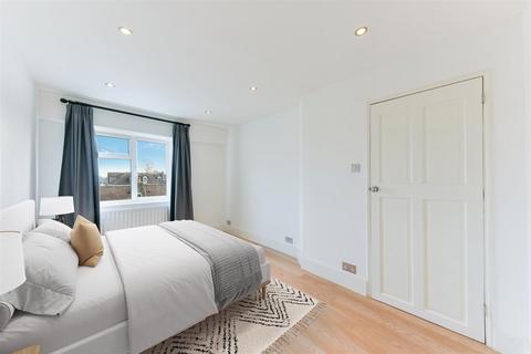 undefined, Heathfield Road, London