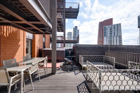 3 bedroom apartment for sale, Viaduct Gardens, Vauxhall, SW11 7EN