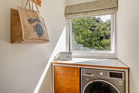 27 Highsett, Cambridge, CB2 1NX