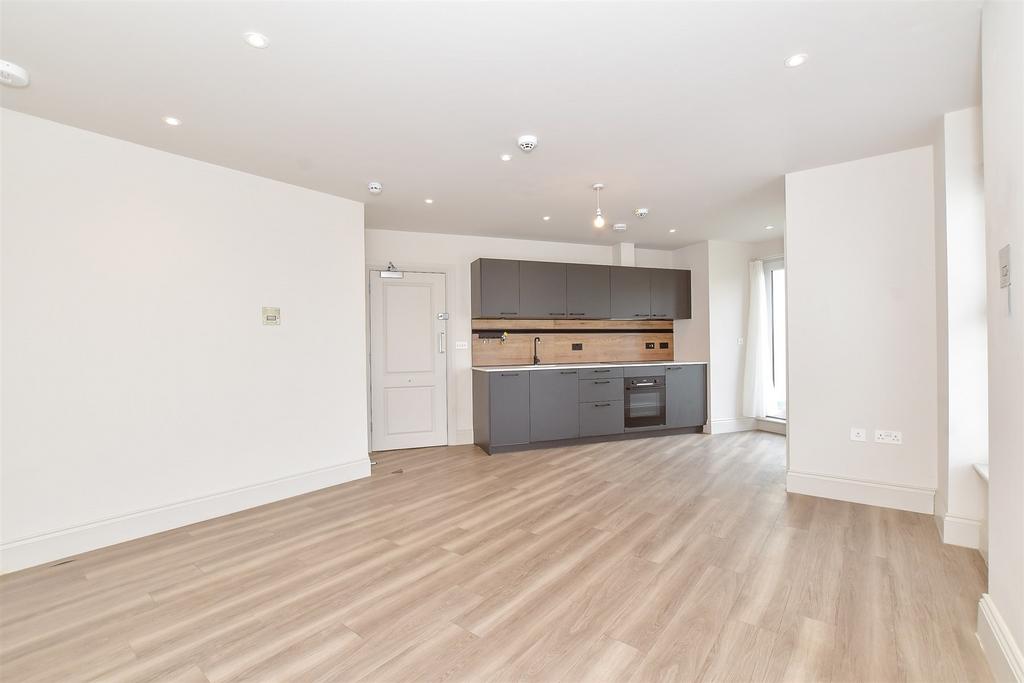 Lounge/Kitchen
