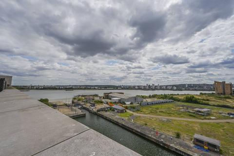 3 bedroom flat for sale, Rendel Apartments, Lock Side Way, Royal Docks, London, E16