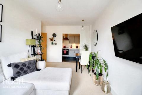 2 bedroom apartment for sale, Weighton Road, London