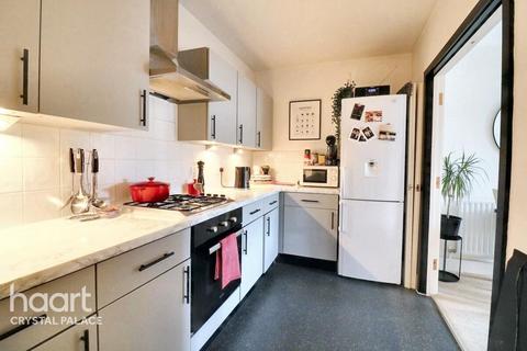 2 bedroom apartment for sale, Weighton Road, London