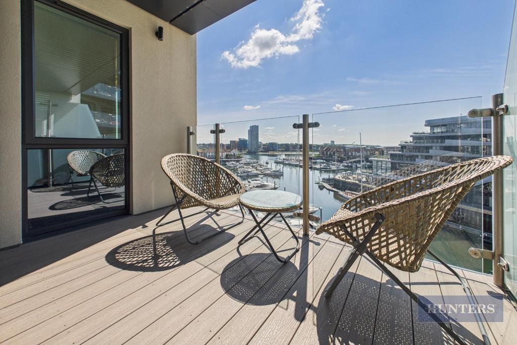 CAM05152 G0-PR0103-STILL010.jpg