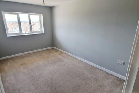 2 bedroom flat to rent, Rochester Road, Kent DA12