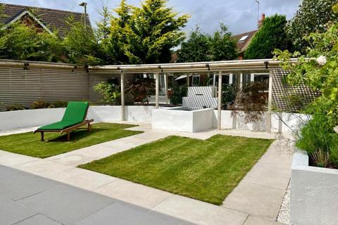 4 bedroom detached house for sale, Delapre Drive, Banbury, OX16