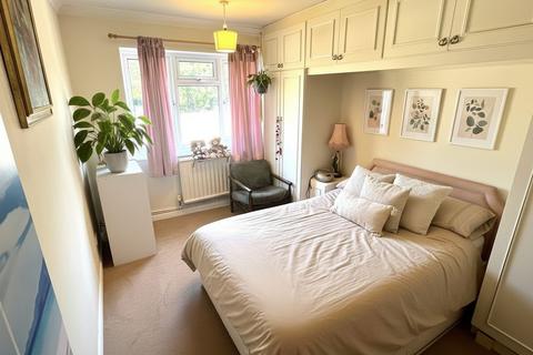 2 bedroom flat for sale, 29 Manor Court Road, HANWELL W7