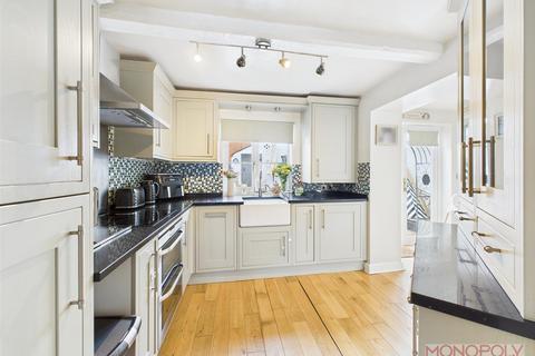 4 Salop Road, Overton, Wrexham, LL13 0EG