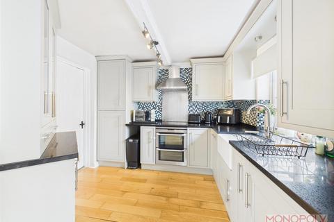 4 Salop Road, Overton, Wrexham, LL13 0EG