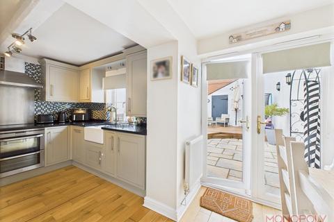 4 Salop Road, Overton, Wrexham, LL13 0EG