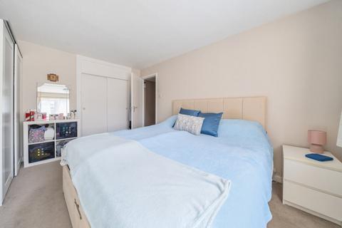 10 The Mead, London, W13 8AZ