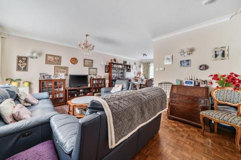 10 The Mead, London, W13 8AZ