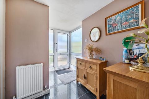 10 The Mead, London, W13 8AZ