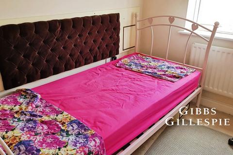 1 bedroom in a house share to rent, The Gateway, Watford, Hertfordshire, WD18