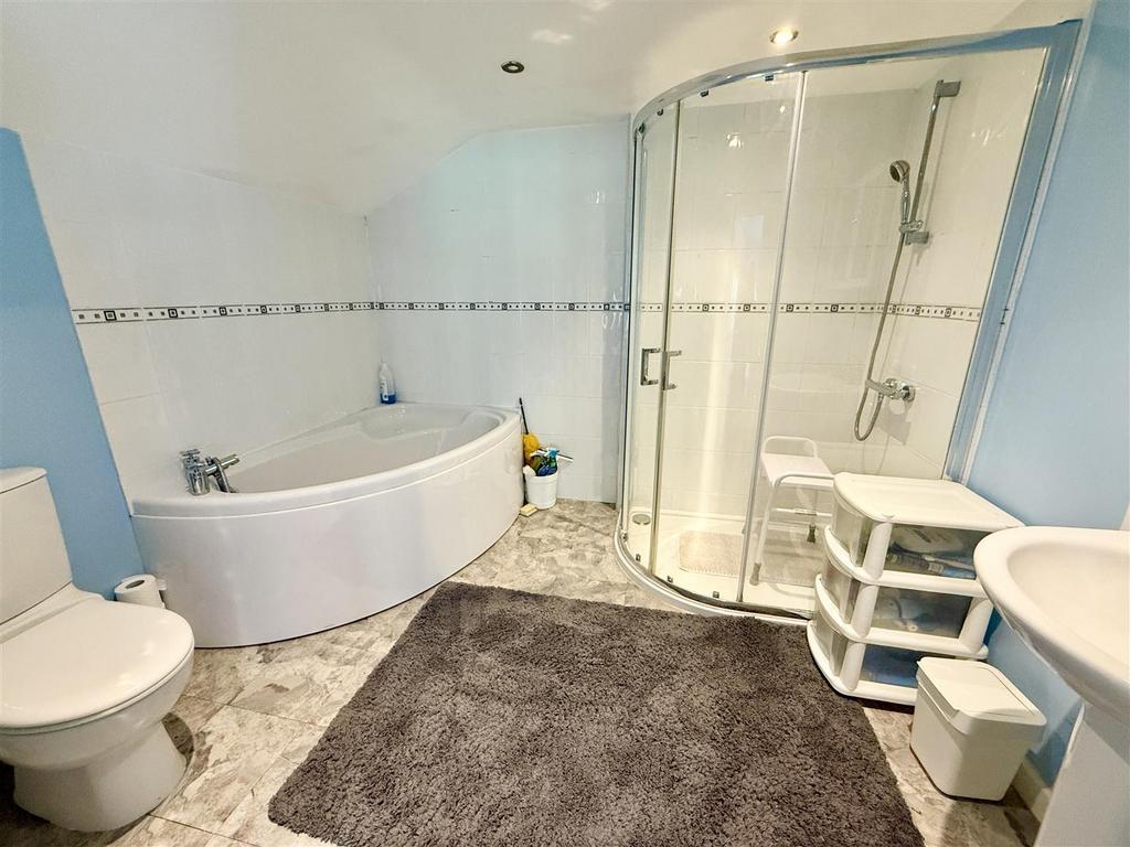 En suite bathroom