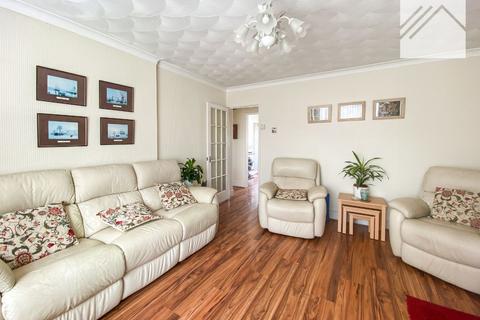 1 bedroom bungalow for sale, Waarem Avenue, Canvey Island
