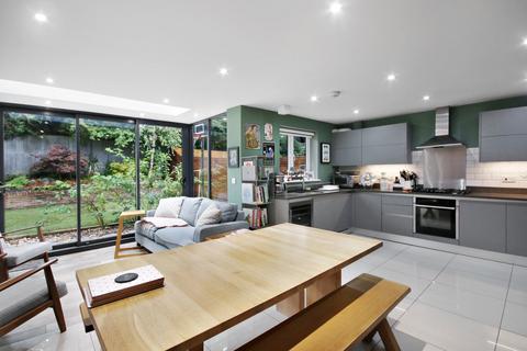 32 Sunnyside Close, East Grinstead, RH19 4QW