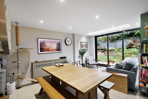 32 Sunnyside Close, East Grinstead, RH19 4QW