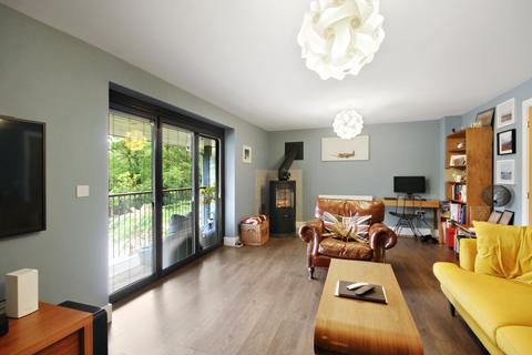32 Sunnyside Close, East Grinstead, RH19 4QW