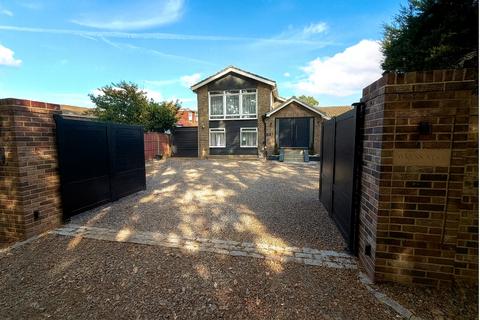 5 bedroom detached house for sale, Golf Lane, Whitehill, Bordon, Hampshire, GU35